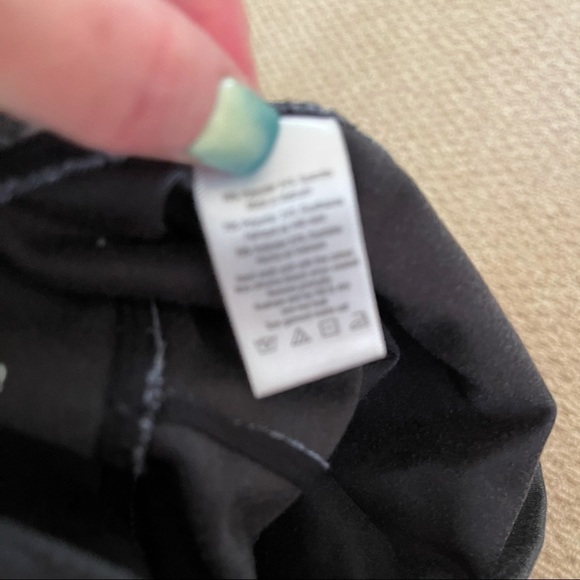 Alo Yoga High Waisted Floral Capri Leggings - Picture 9 of 9